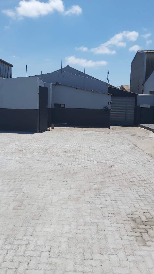 To Let commercial Property for Rent in Sidwell Eastern Cape
